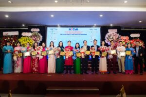 Đại Diện Đại Lý Thuế Savitax Vinh Dự đón Nhận Các Giấy Khen Danh Giá Tại Sự Kiện Ngày 28022026